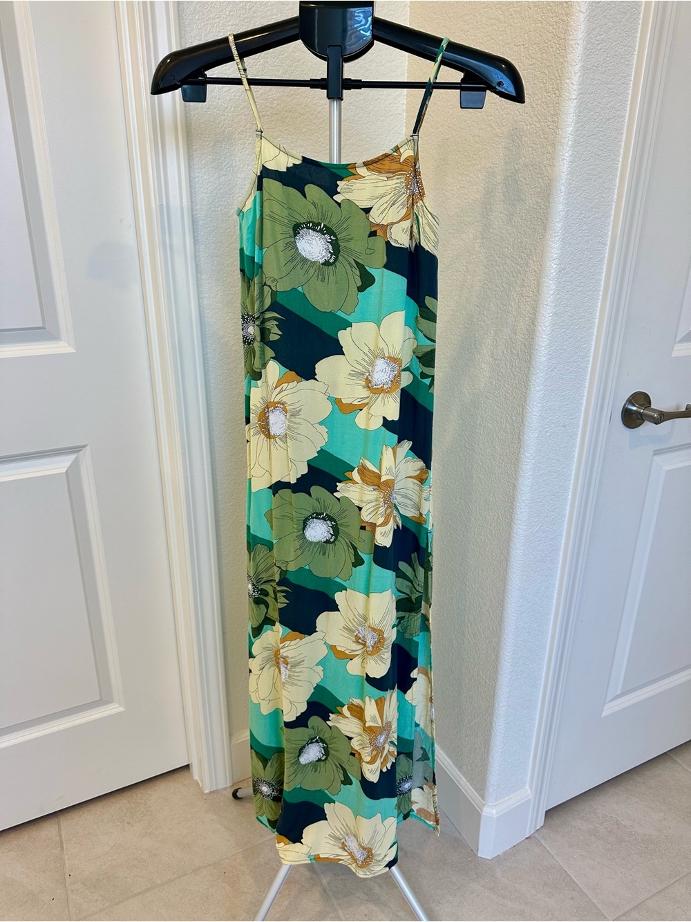 EUC Women’s O'Neill Floral Spaghetti-Strap Maxi Dress size XS